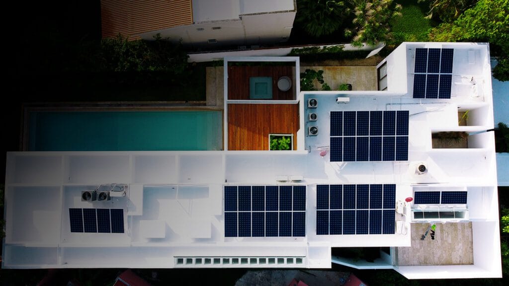 Casa residencial con paneles solares